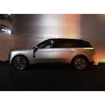 Lynk & Co 900