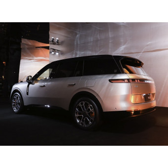 Lynk & Co 900